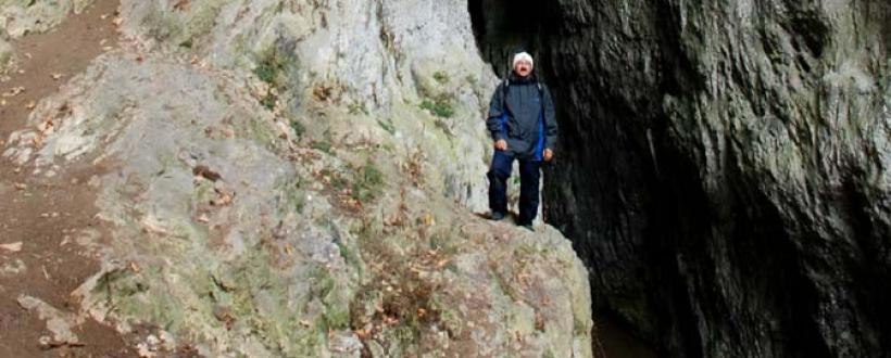 Portal Peștera Cocolbea (Șura Mică) - Foto: Cami Băluțescu